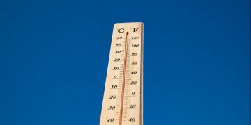 Baixa umidade e temperaturas elevadas predominam nesta terça-feira (18)