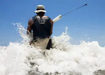 Pesca da tainha por emalhe costeiro e suspensa apos cota atingir 90