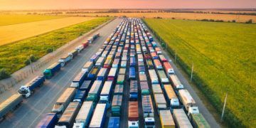 Transporte de cargas responde por 12,2% da receita dos serviços no país