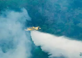 Aeronaves federais lançam mais de 1 milhão de litros de água contra incêndios no Amazonas