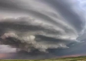 Chuvas e tempestades avançam pelo Brasil, com alerta de perigo no Sul nesta sexta (23)