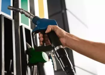 Governo zera impostos federais sobre gasolina e amplia subsídios a combustíveis