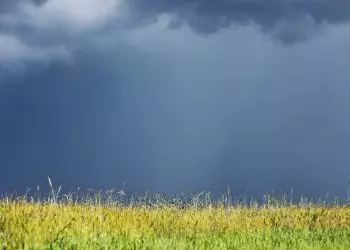 Frente fria e ciclone extratropical devem provocar temporais no Brasil neste fim de semana
